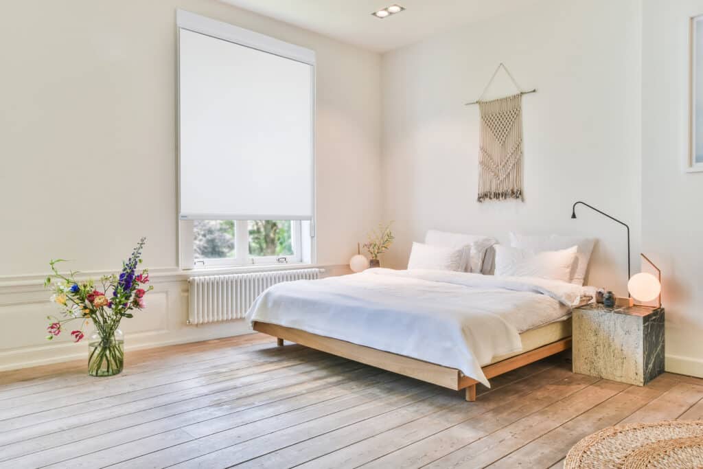 Simple,Bed,With,White,Linen,In,Spacious,Bedroom,With,White